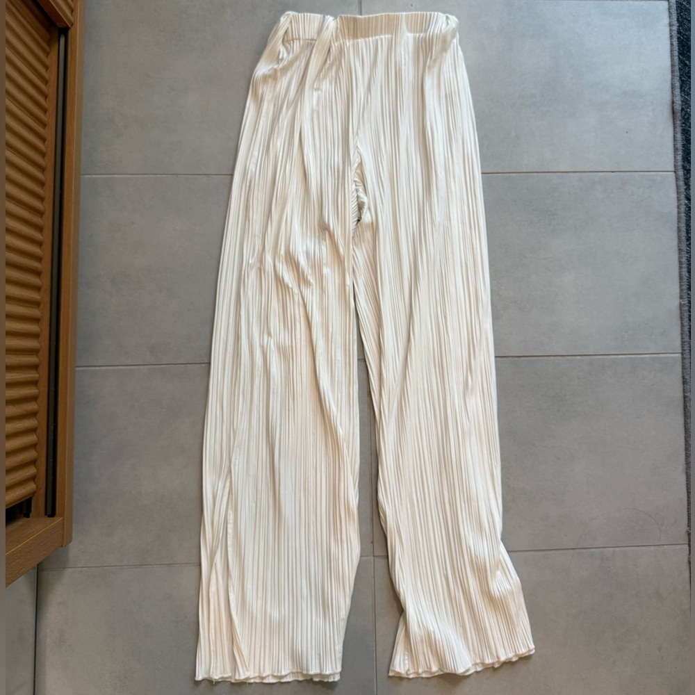 Charcoal Clothing Co Cream Pleated Wide-Leg Pants - Picture 2 of 6